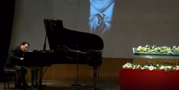 Fazıl Say'dan babasına piyanolu cenaze töreni