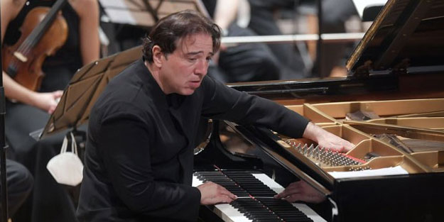 Fazıl Say'dan Cumhurbaşkanı Erdoğan'a övgü