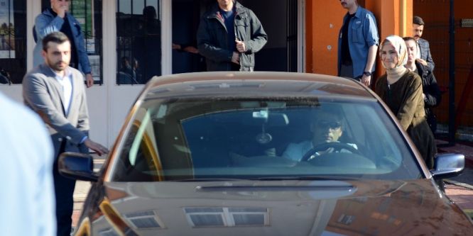 Cumhurbaşkanı Erdoğan’ın kızı ve damadı oy kullandı