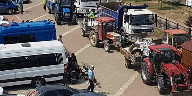 Kandıra sahillerindeki izinsiz şezlonglar toplandı