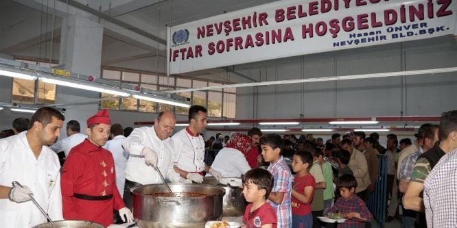 Ramazan boyunca her gün bin 500 kişi iftar yapacak