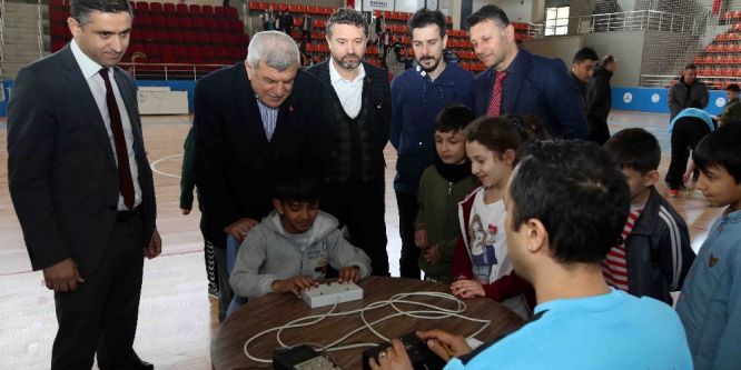 Karaosmanoğlu, sporcu test çalışmalarını inceledi