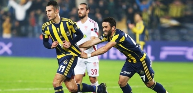 F.Bahçe'de Gökhan Gönül ve Van Persie depremi