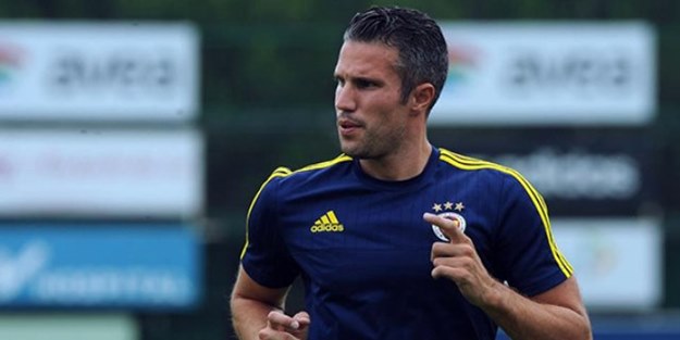 F.Bahçe'den Barça'ya Van Persie cevabı!