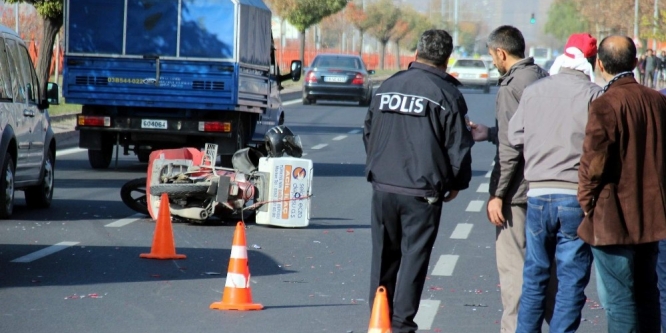 Otomobil ile motosiklet çarpıştı: 1 yaralı