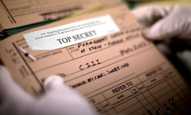 FBI, John Bolton'un ofisinde gizli belgeler buldu