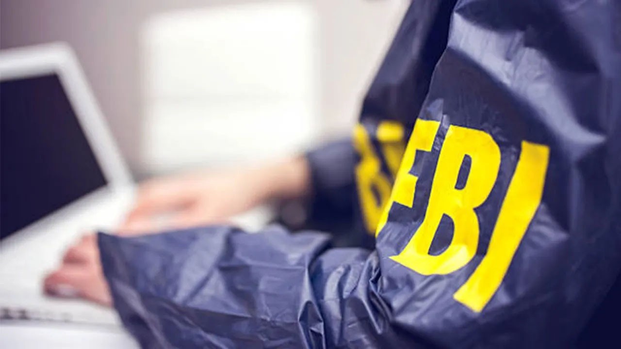 FBI'yı eleştiren ajan, gizli bilgilerini, devlet sırlarını sattı! O casus gözaltına alındı!
