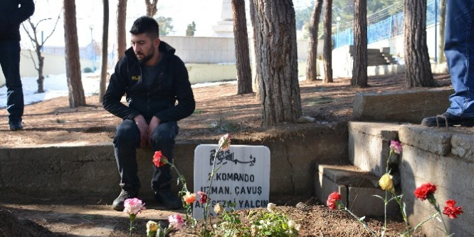 Silah arkadaşları şehit uzman çavuşun kabrini ziyaret etti