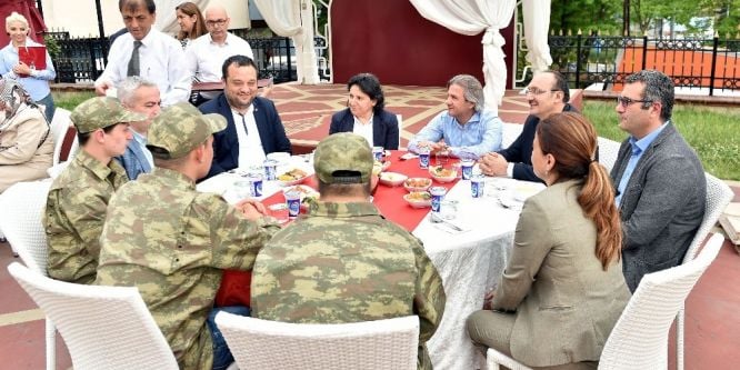 Engelli gençlerin askerlik sevinci