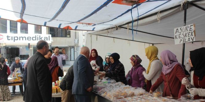 Başkan Karaçelik’ten okul kermesine destek