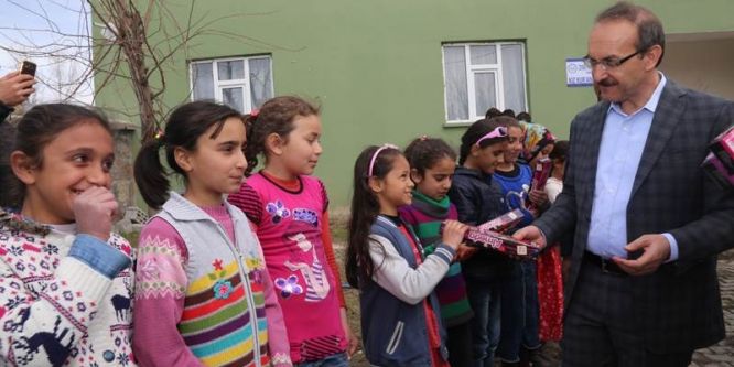 Vali Yavuz köy gezilerine devam ediyor