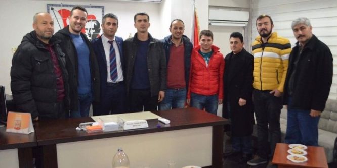 Gençlik kollarından Yenimahalle muhtarını ziyaret etti