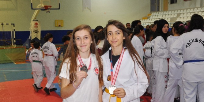 Tekvandocu ikiz kardeşler finalde birbirleriyle karşılaşacak