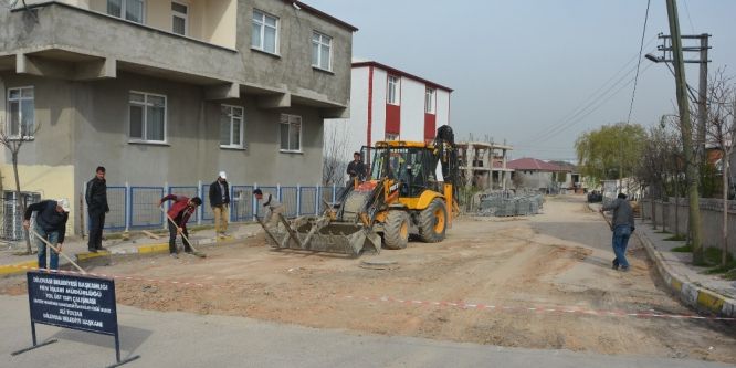 Barış Caddesi’nde yenileme çalışmaları devam ediyor