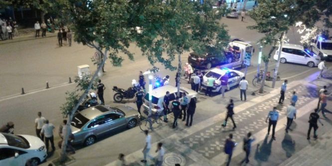 Ceza yazılan motosiklet sürücüsü ile polis arasında gerginlik