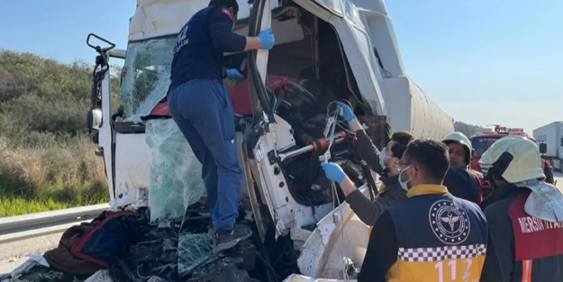 Feci kaza! 2 TIR böyle çarpıştı!