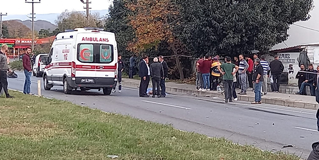 Feci kaza! 3 araç birbirine girdi: Ölü ve yaralılar var