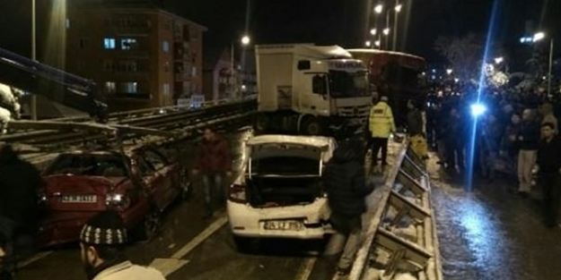 Feci kaza 40 araç birbirine girdi!