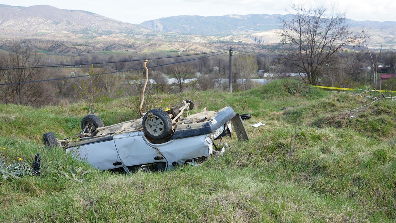 Feci kaza: 40 metrelik şarampole yuvarlandı