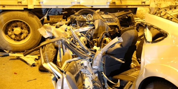 Feci kaza aracı bu hale getirdi! 3 ölü, 5 yaralı