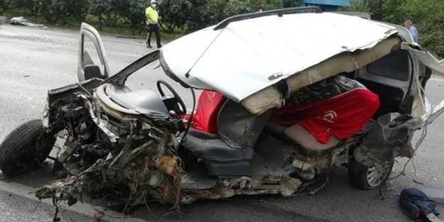 Feci kaza! Aracın motoru fırladı