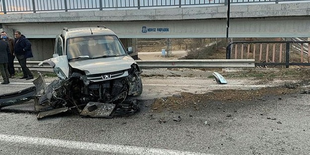 Feci kaza! Araçlar hurdaya öndü