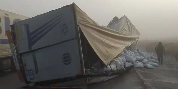 Feci kaza! Askeri araç TIR'la çarpıştı