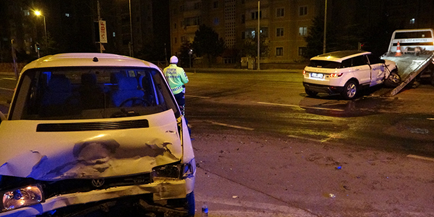 Feci kaza! Cip ile ticari araç çarpıştı: 7 yaralı