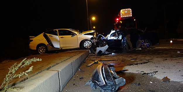 Feci kaza! İki otomobil kafa kafaya çarpıştı: 2 ölü, 6 yaralı