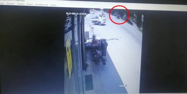 Feci kaza kamerada! Kafa kafaya çarpıştılar