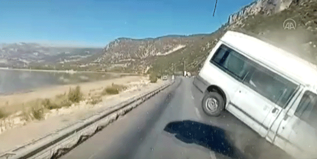 Feci kaza kameraya böyle yansıdı! Kafa kafaya girdiler