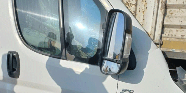 Feci kaza! Kamyona ok gibi saplandı