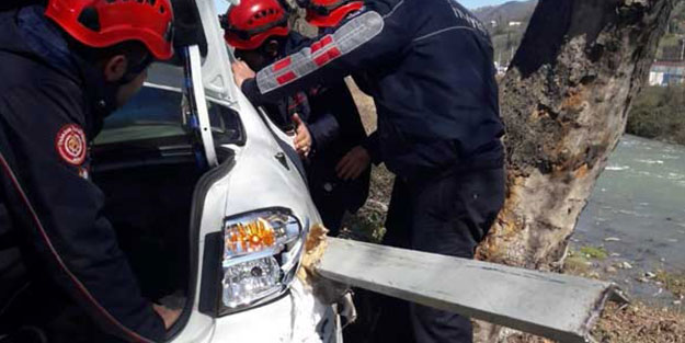 Feci kaza! Karnına bariyer saplandı