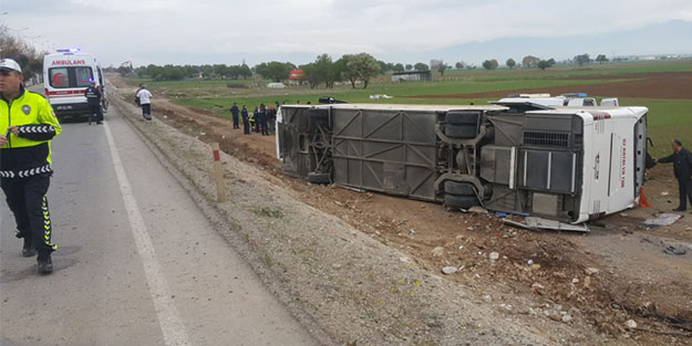 Feci kaza! Öğrencileri taşıyan otobüs devrildi