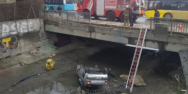 Feci kaza! Otomobil dere yoluna uçtu