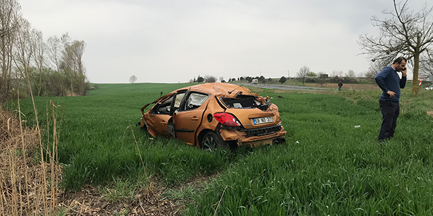 Feci kaza! Otomobil tarlaya uçtu: 1 ölü, 1 yaralı