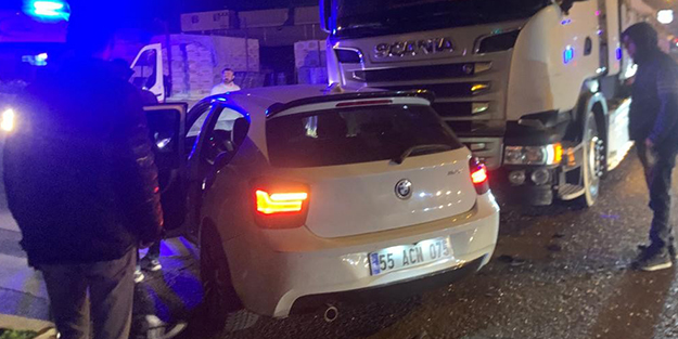 Feci kaza! Otomobil tırın altına girdi: 5 yaralı