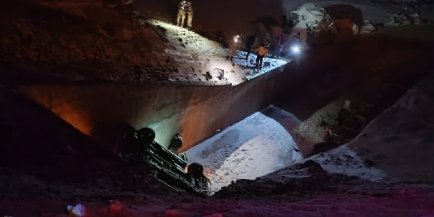 Feci kaza! Üç araç şarampole düştü: 5 yaralı