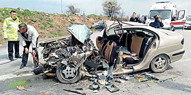 Feci kazada anne-baba öldü, 3 çocuk yaralı