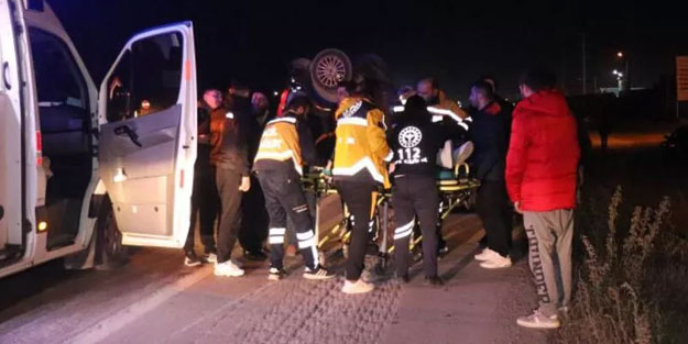 Feci kazada motosiklet ikiye bölündü