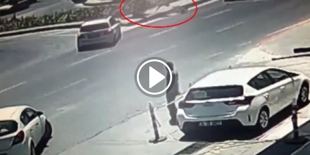 Feci motosiklet kazası kamerada