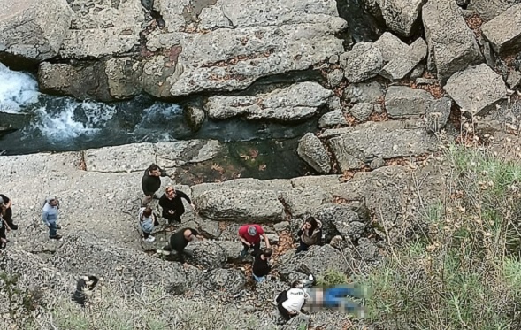 Feci ölüm! Rus turist uçurumdan düştü