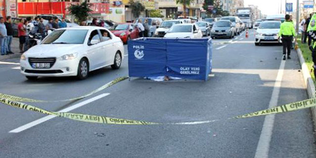 Motosiklet çarptı, üzerinden araba geçti