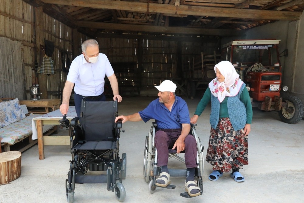 Fedakar anne oğlu için istemişti, başkan aracı teslim etti 