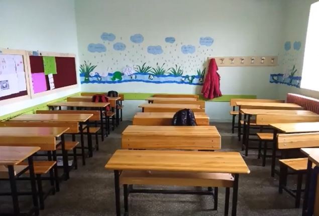 Fedakar öğretmen köy okulunu kendi imkanları ile yeniledi 