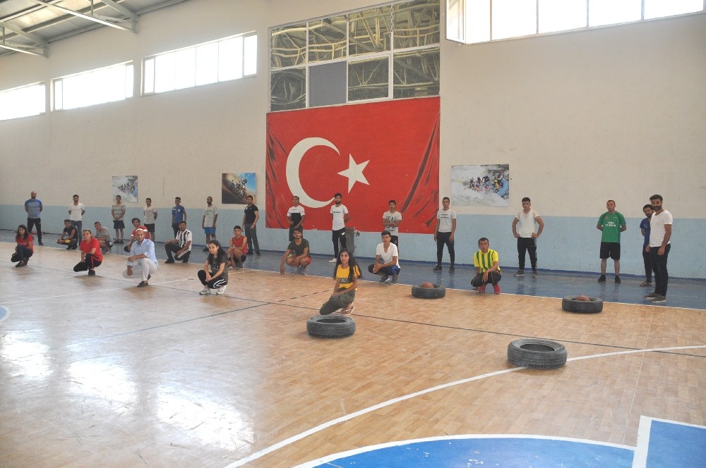 Fedakar öğretmenler, öğrencileri spor akademisine hazırlıyor 