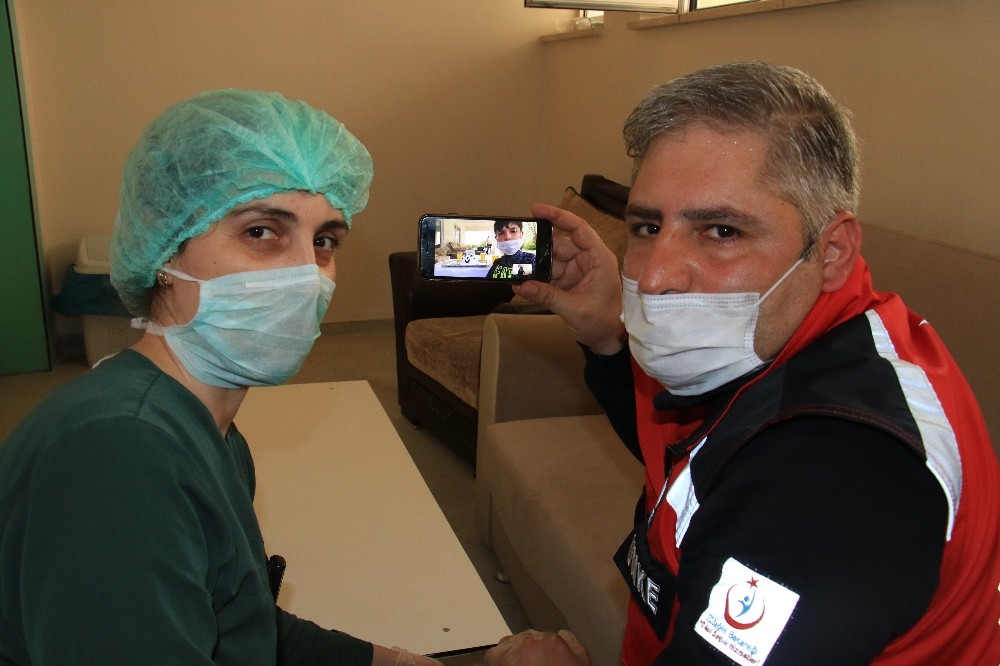 Fedakar sağlıkçılar, çocuklarının doğum gününü 