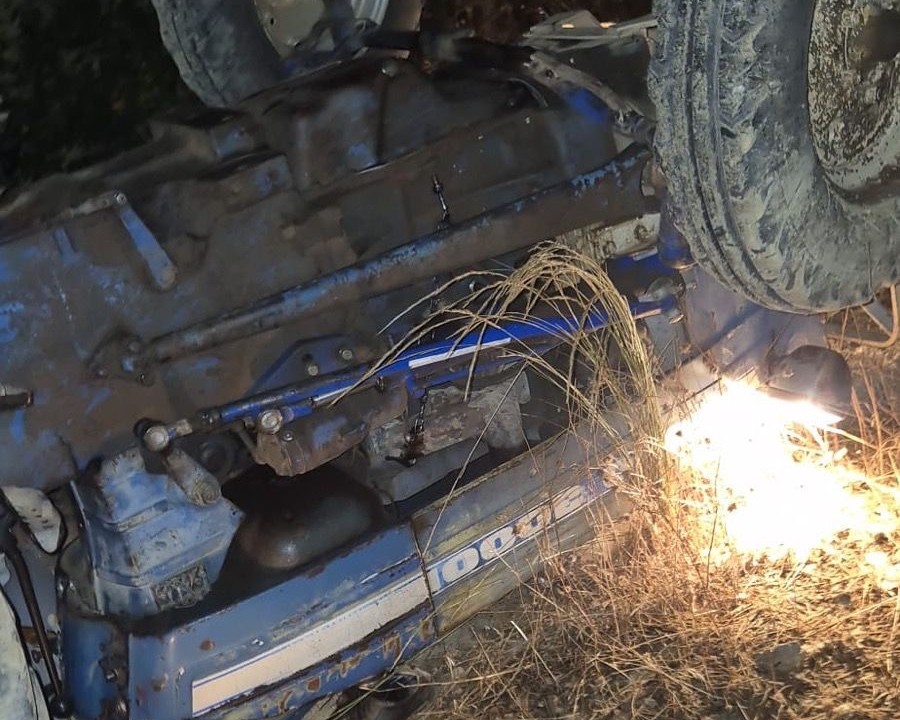 Feke'de traktör devrildi: 1 ölü