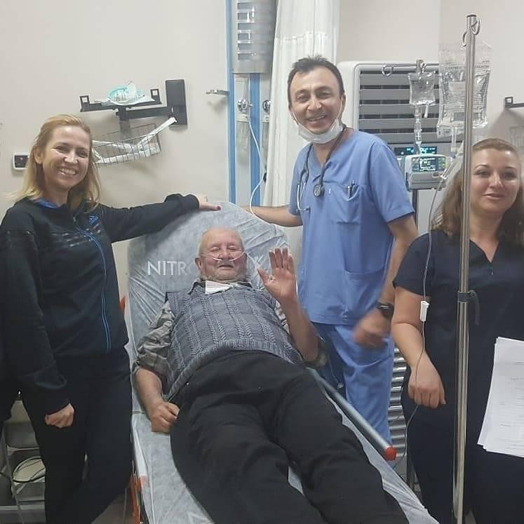 Felç geçirerek geldi, yürüyerek taburcu oldu 