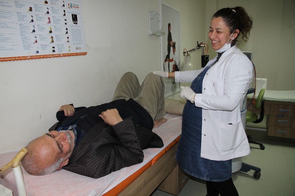 Felçli geldikleri hastaneden yürüyerek çıktılar 